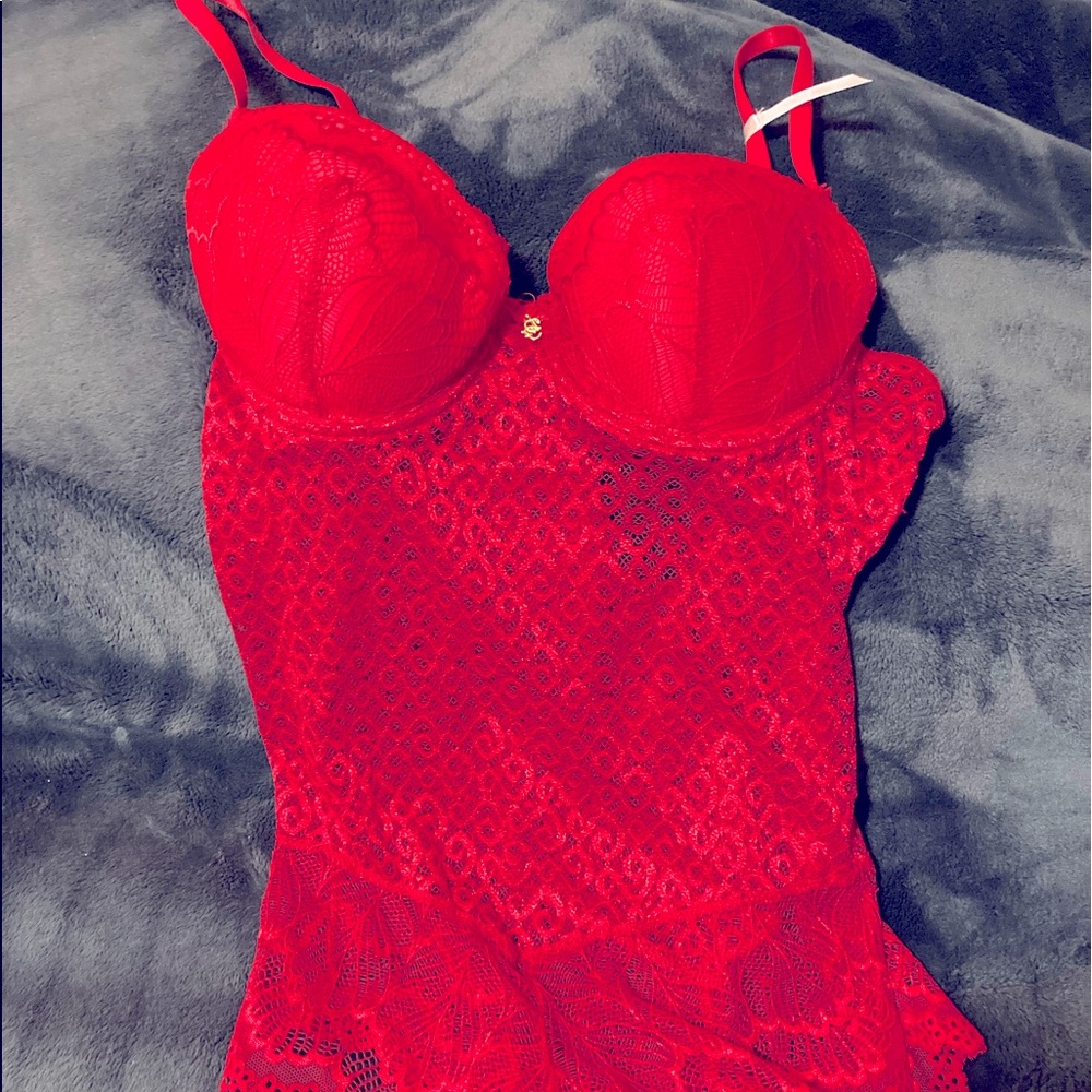 Daisy Fuentes red padded lace body suit size large
